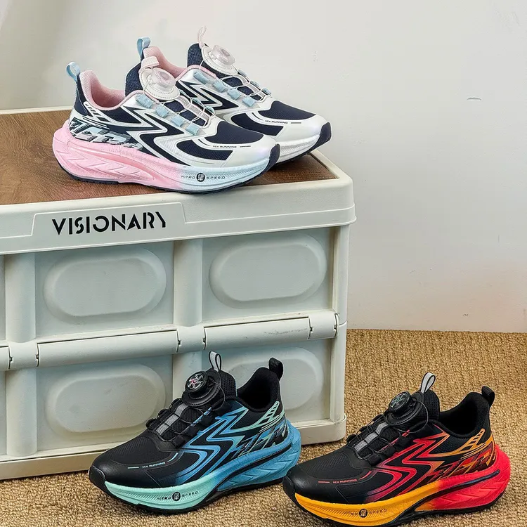 2025年秋季新款儿童时尚鞋子旋转扣透气女童轻便舒适男童运动鞋