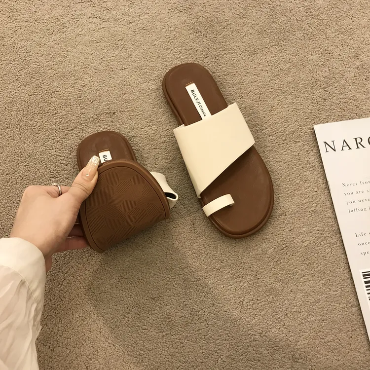 韩国小众一字套趾拖鞋女外穿2025夏季新款白色平底罗马凉鞋沙滩鞋