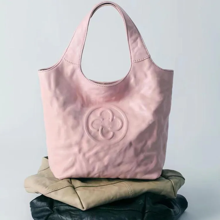 时尚新款卡思女士小众通勤植鞣皮褶皱斜挎单肩手提水桶包