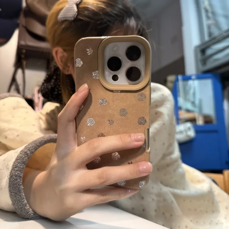 冬日碎花适用苹果17/16promax翻毛皮手机壳华为P70vivo小米15oppo
