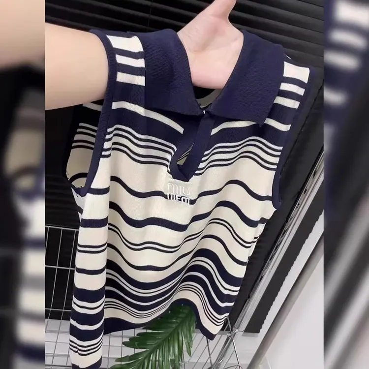 时尚百搭翻领无袖撞色条纹上衣女2025夏季经典气质宽松通勤针织衫