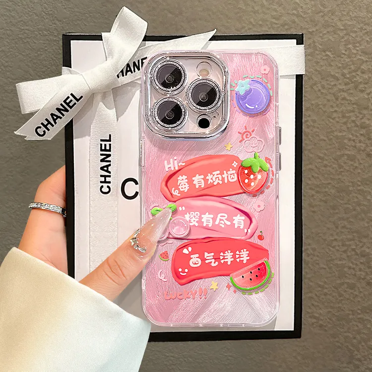 莓有烦恼公仔适用苹果15vivo华为oppo小米iPhone14精孔羽纱手机壳