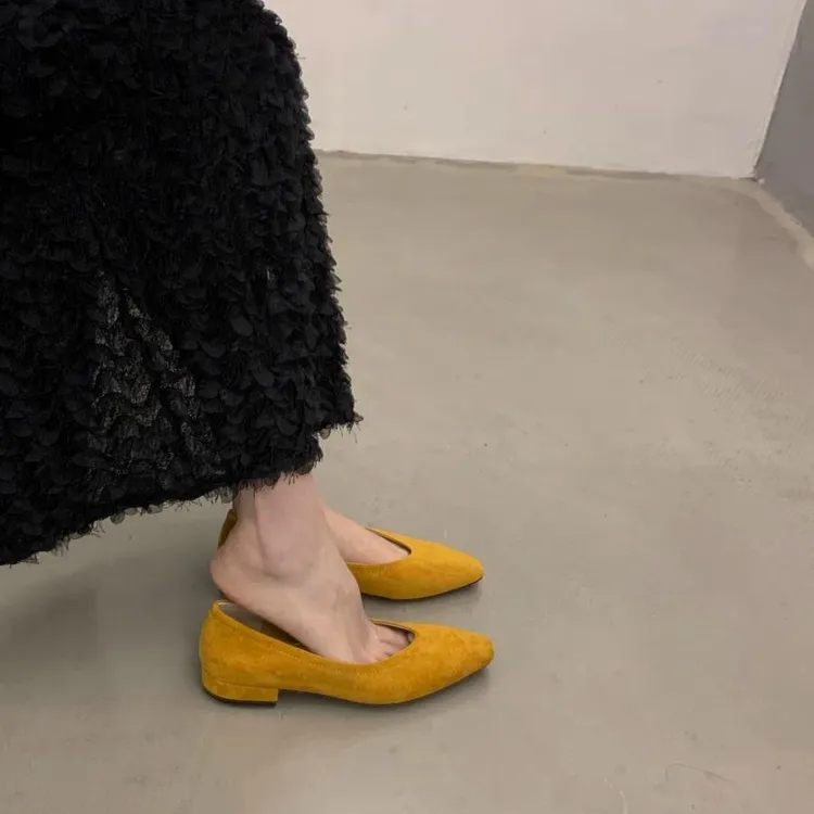 小众设计尖头低跟单鞋女2025新款绒面复古一脚蹬配裙子晚晚通勤鞋