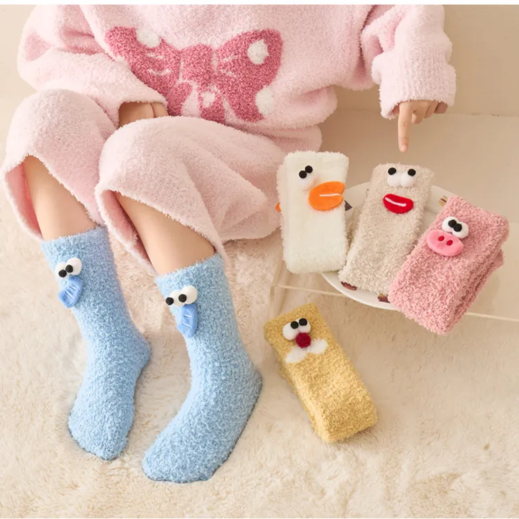 儿童珊瑚绒袜子秋冬加厚保暖睡眠袜男童女童宝宝大眼睛防滑地板袜