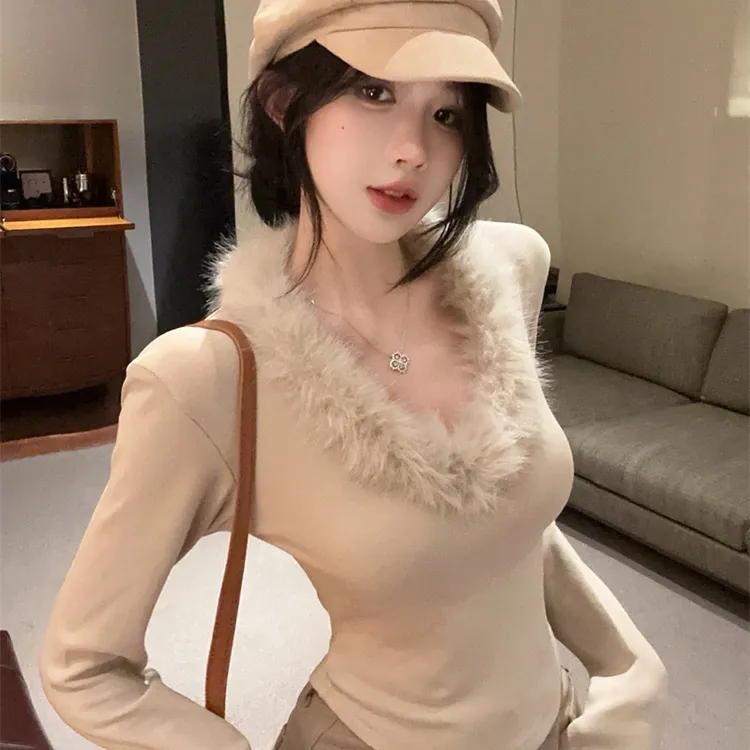 卡其色毛毛领长袖t恤女秋冬纯欲v领上衣加绒加厚打底衫内搭圣诞节