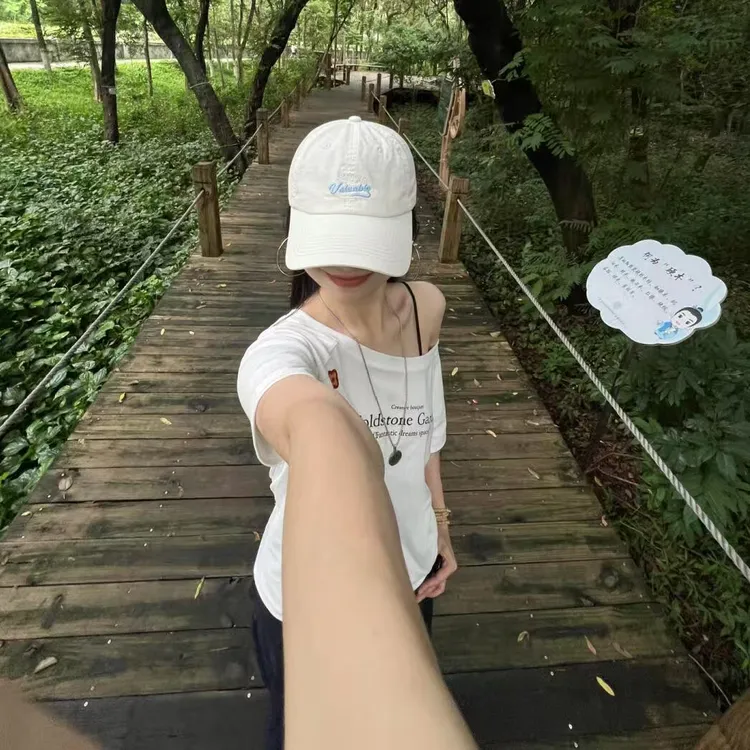 美式复古花瓣字母白色短袖t恤女夏季2025新款设计感小众半袖上衣