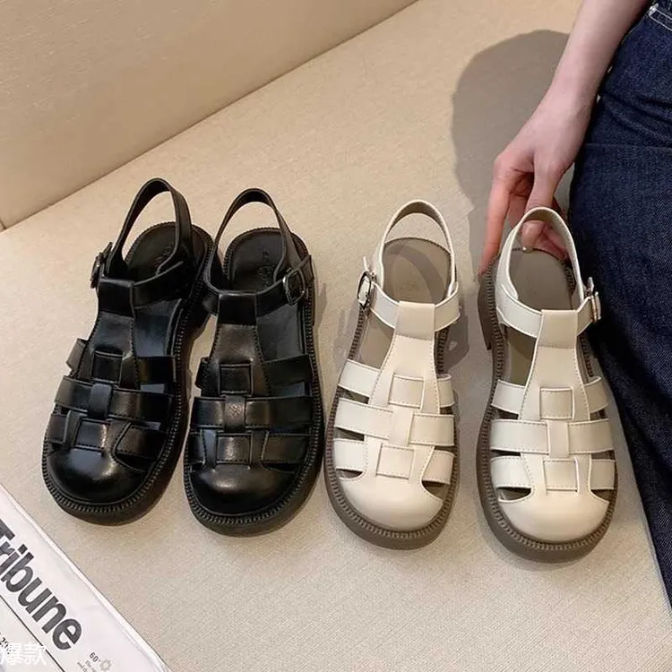 软皮包头凉鞋女夏季2025新款平底休闲沙滩罗马鞋厚底仙女风猪笼鞋