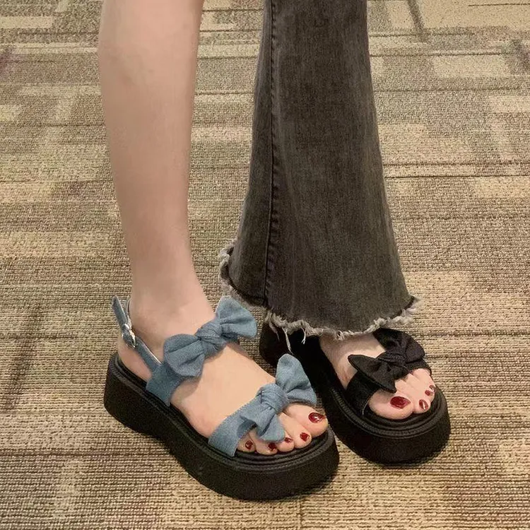 高级感厚底凉鞋女夏外穿2025新款韩版百搭蝴蝶结一字扣带罗马