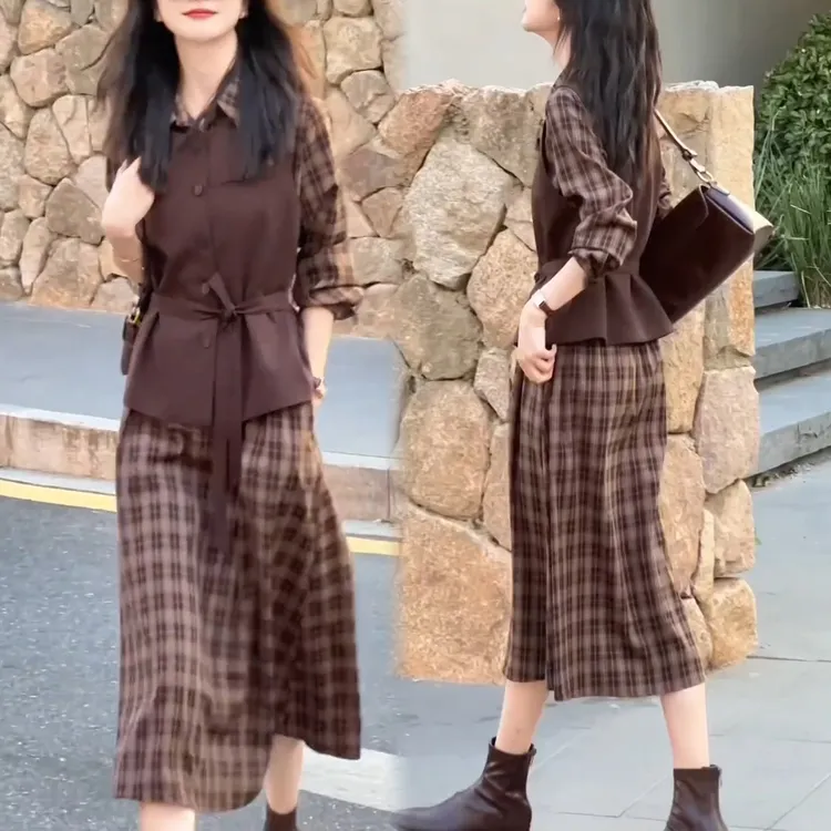 时尚休闲套装裙女2026春季新款洋气显瘦马甲上衣格子连衣裙两件套