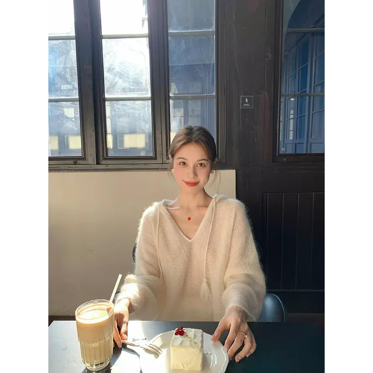 松弛感仿绵羊毛V领套头针织衫女秋季新款慵懒风宽松纯色上衣