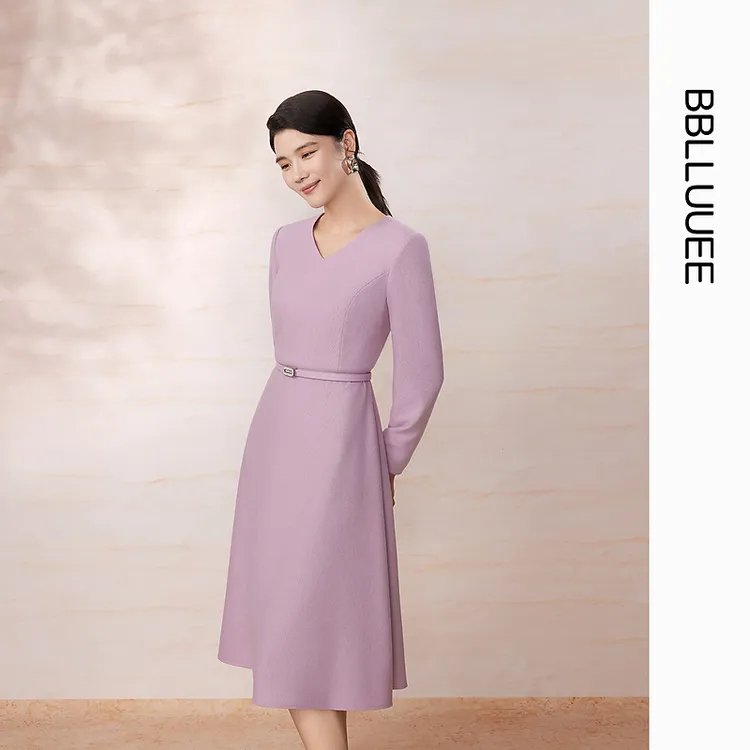 【燕子专属】BBLLUUEE/粉蓝衣橱2025冬新款气质拼接V领连衣裙素雅收