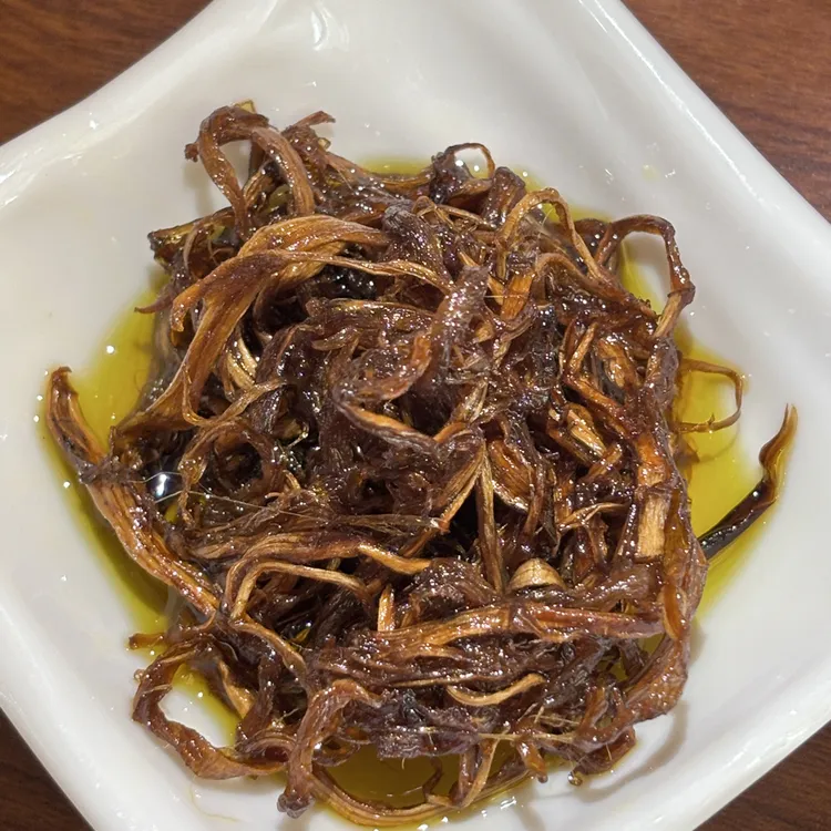 云南鸡枞菌下饭菜即食油炸菌子菌菇拌面油鸡枞菌