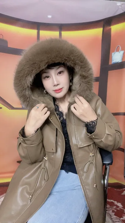 25029新款连帽加厚派克服女外套黑色时尚百搭秋冬大帽子皮衣外套