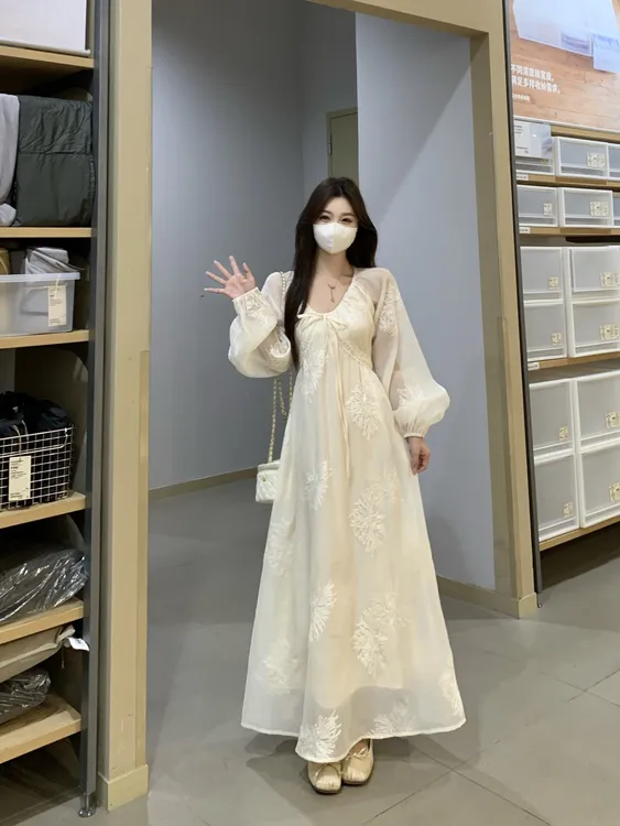 636 大码法式高级感杏铃絮语绝美初恋温柔风长袖连衣裙