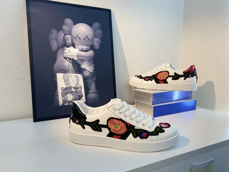 时尚韩版刺绣拼色鸳鸯刺绣休闲板鞋板鞋夏季鞋子休闲鞋情侣潮流