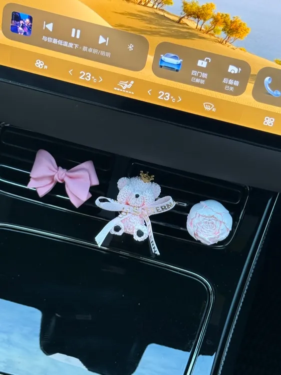 粉嫩小熊玫瑰蝴蝶结车载香薰汽车空调出风口香水扩香石装饰车摆件