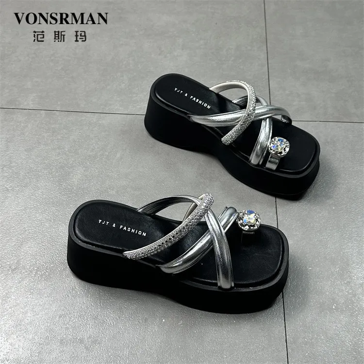 厚底套趾拖鞋女夏外穿2025夏季新款增高百搭坡跟轻便显腿长女凉拖