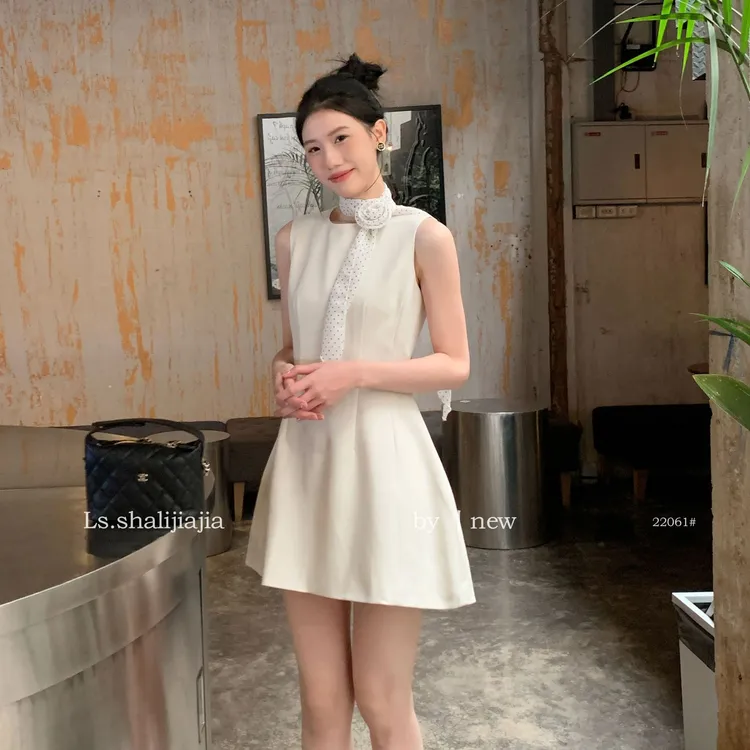 赫本风精致无袖收腰气质连衣裙25年春季新款女装裙子蕾丝白色夏季