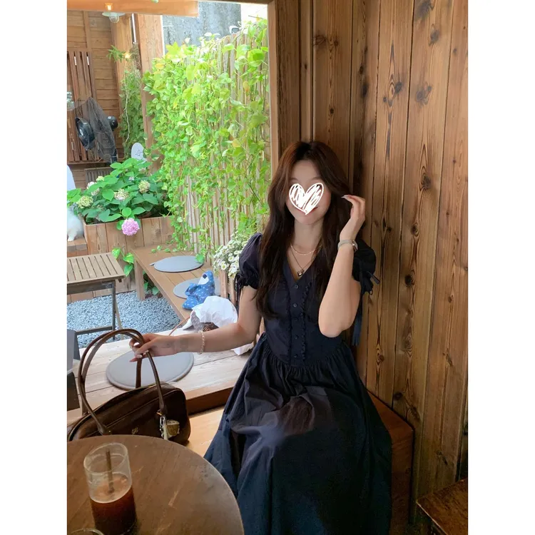 夏季新款韩系高智感V领气质百搭收腰显瘦设计感连衣裙洋气衣服女