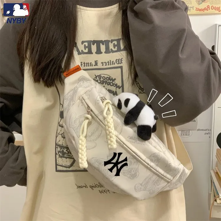 潮牌简约胸包女2025夏季新款大容量斜挎腰包学生旅行单肩背包