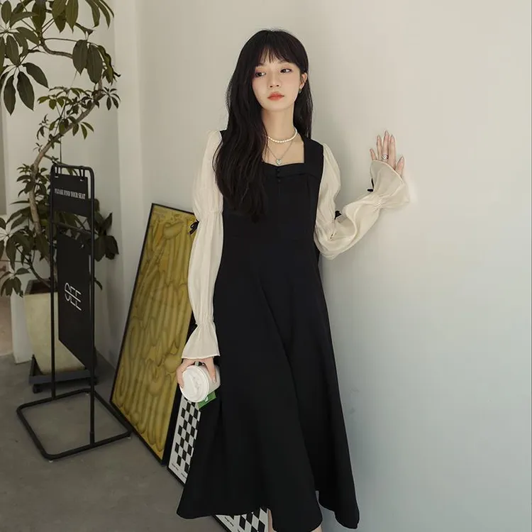 法式复古长袖连衣裙女2025秋新款高级感别致惊艳收腰方领小黑裙