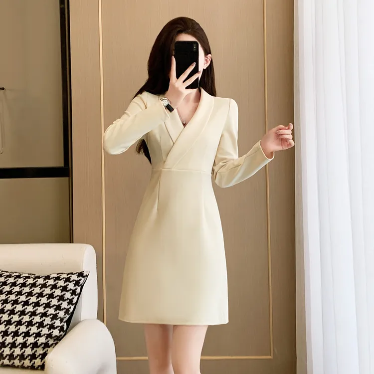 秋冬季长袖西装领连衣裙气质上班族品质女装显白A字裙修身款裙子