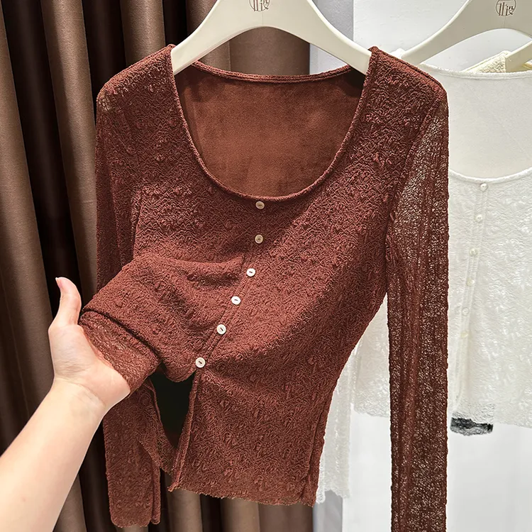 红色高档U领气质蕾丝衫女秋季新款法式长袖纽扣上衣修身打底小衫