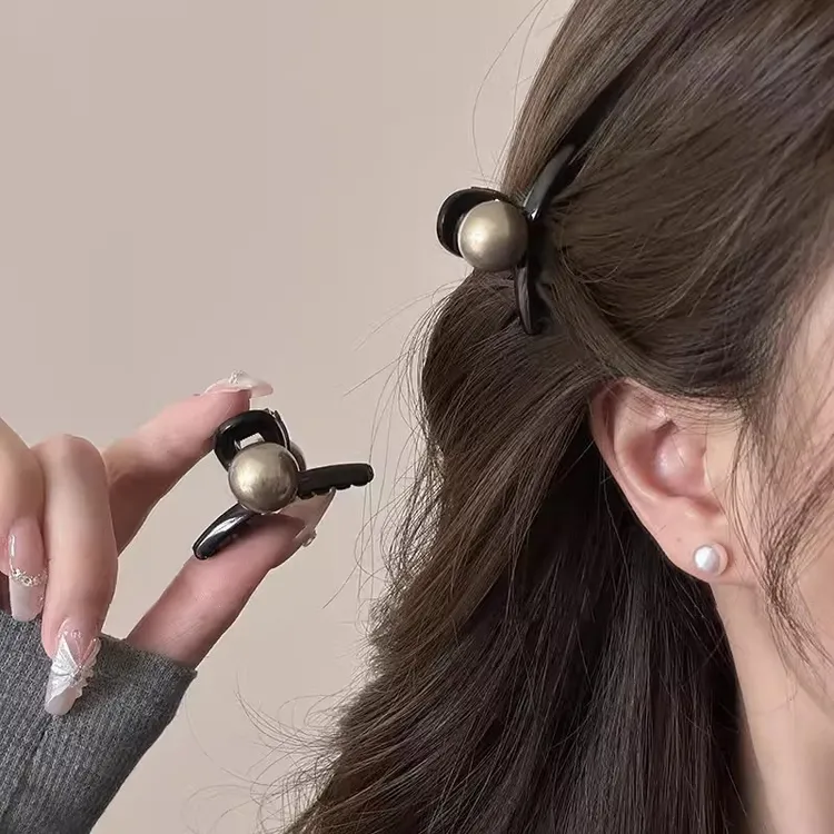 亮面珍珠半扎发小号抓夹女2025新款高级感脑勺发夹鲨鱼夹子发饰