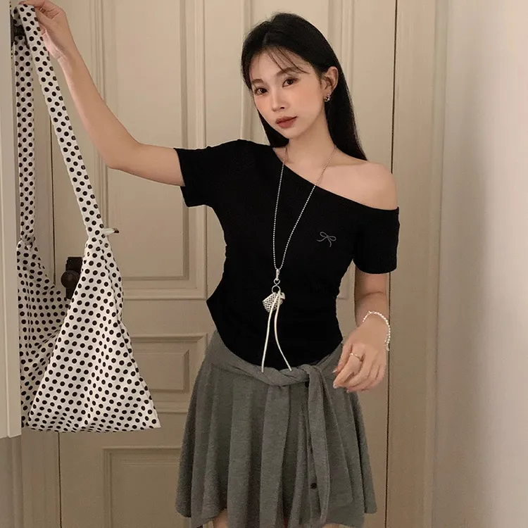 拉夏贝尔甜美纯欲蝴蝶结刺绣斜领露肩短袖T恤女夏季修身显瘦上衣