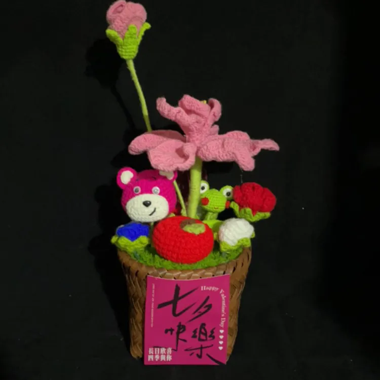 手工钩织毛线花抱抱桶礼物