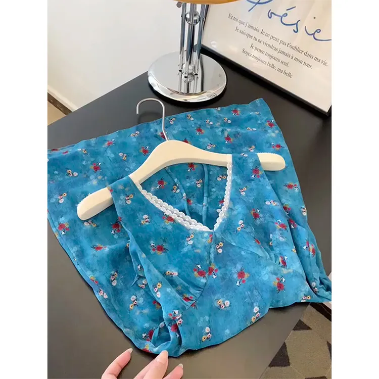 法式蓝色v领碎花背心吊带连衣裙子女夏季2025年新款海边度假短裙