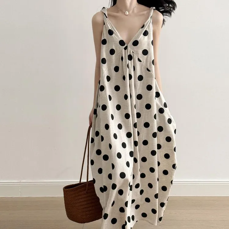 波点吊带连衣裙女夏海边度假宽松显瘦法式V领a字无袖背心长裙子