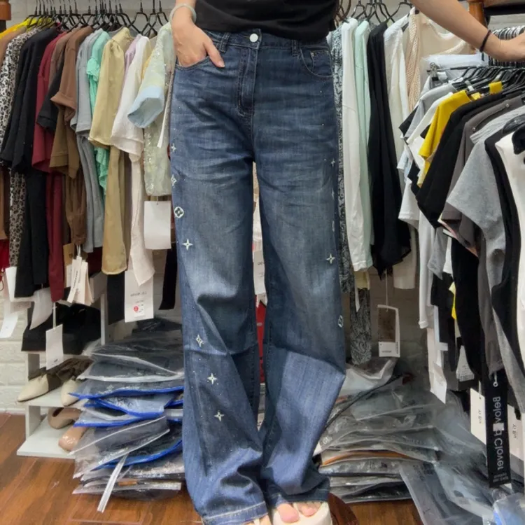 烫钻小秀花设计感重工高腰直筒女士秋季牛仔裤