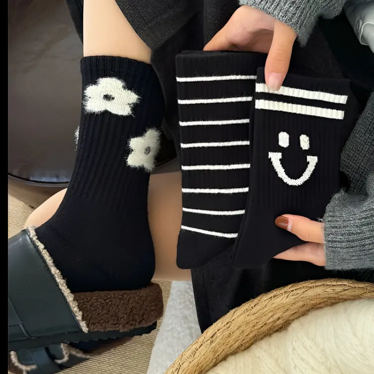 黑色羊绒厚袜子女中筒袜秋冬季保暖甜美小花ins潮网红款条纹长袜