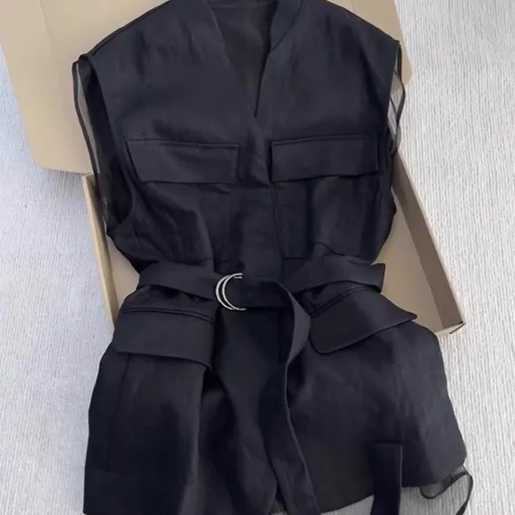 韩版气质优雅简约风黑色上衣女2025夏季时尚设计收腰显瘦无袖小衫