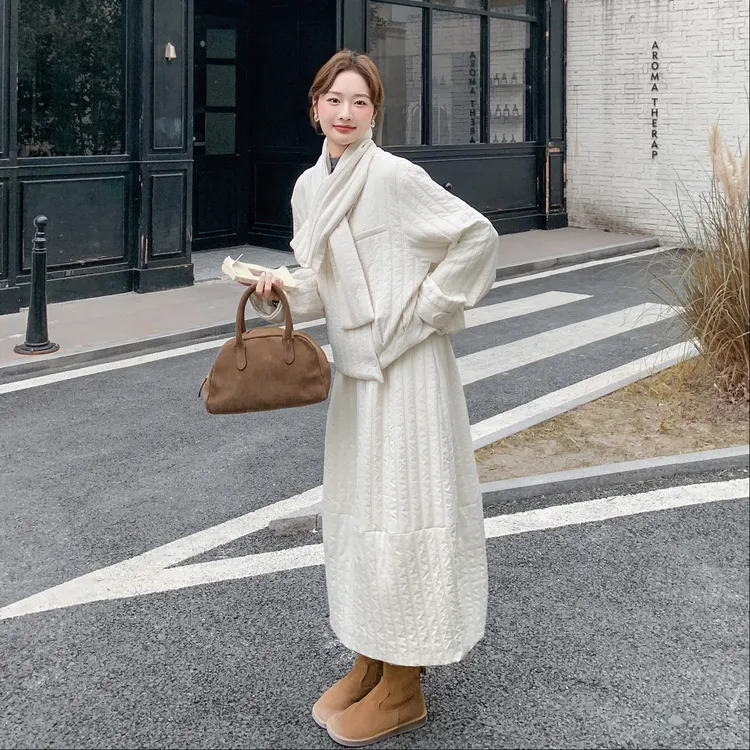 米白色氛围感夹棉套装裙女2025年冬季新款配围巾外套半身裙两件套