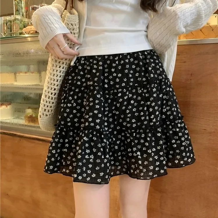设计感碎花半身裙女2025夏季小众A字裙甜美风蛋糕裙短裙黑色裙子