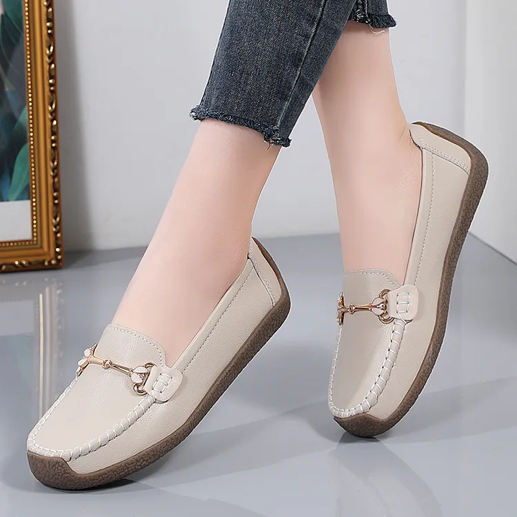 真皮防滑妈妈鞋平底透气软底中年豆豆鞋女舒适轻便一脚蹬外穿大码