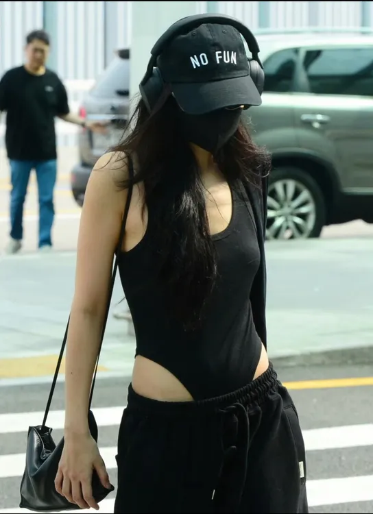 Jennie风辣妹U领连体衣吊带背心女修身显瘦美背