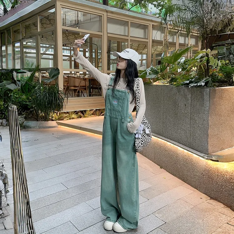 薄荷绿宽松水洗做旧牛仔裤女减龄背带裤宽松秋季直筒休闲风连体裤
