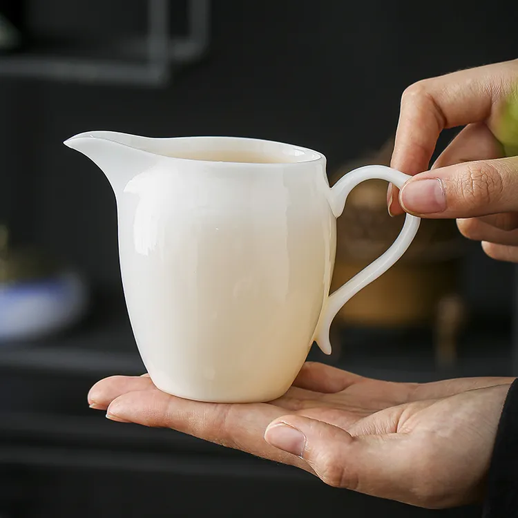 高端轻奢冰种羊脂玉陶瓷公道杯带手把防烫隔热白瓷茶海茶水分离杯