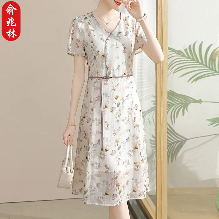 俞兆林妈妈夏装连衣裙夏季2025新款中老年女装洋气V领短袖碎花裙