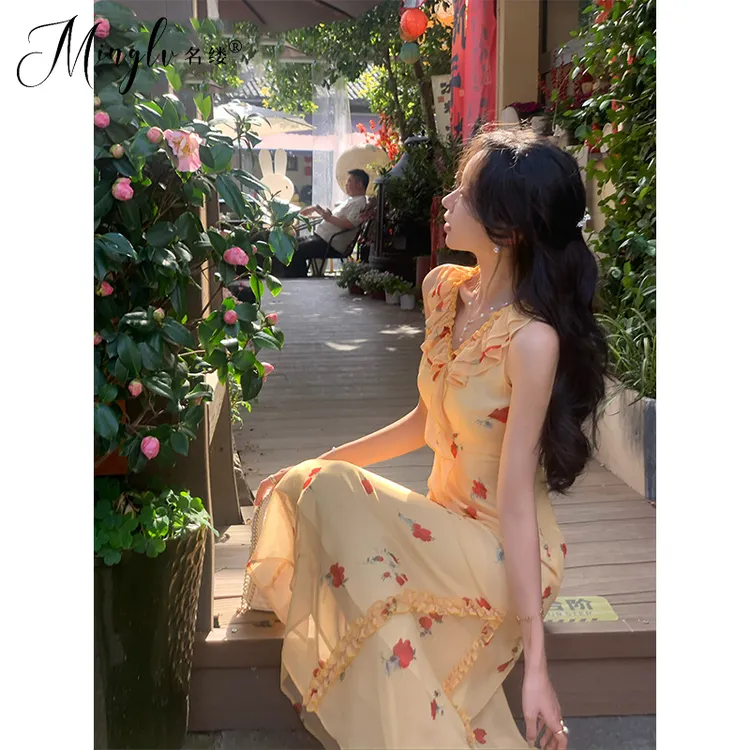 名缕法式黄色玫瑰碎花V领连衣裙女2025夏日多巴胺气质度假长裙
