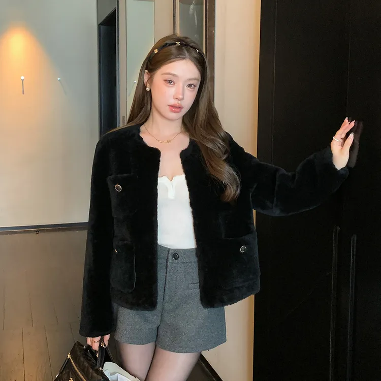 韩茵茵2025新款皮毛一体外套女短款气质羊羔毛大衣小个子海宁皮草