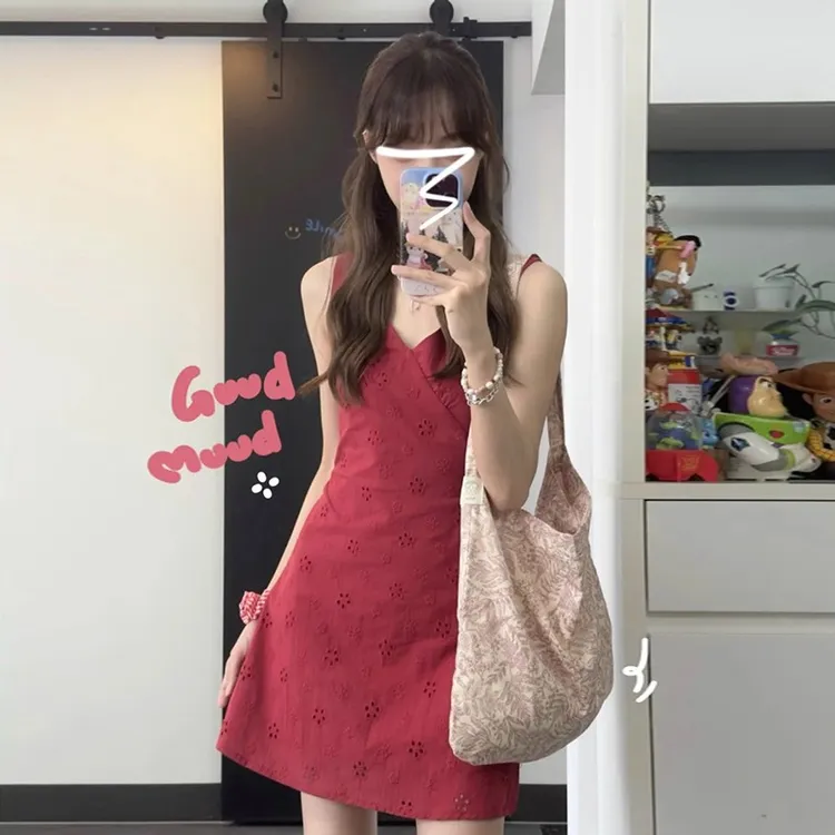 法式红色v领无袖背心连衣裙子女夏季2025新款感海边度假短裙