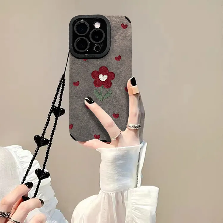 网红同款爱心小红花手链适用苹果16pro手机壳15硅胶防摔14翻毛皮1