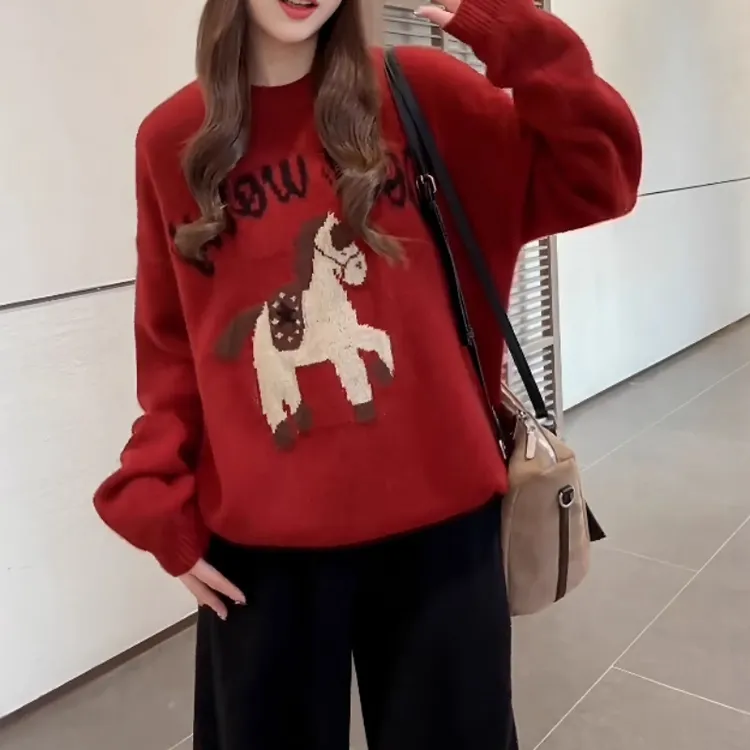 大码女装卡通小马红色圆领毛衣秋冬新年本命年穿搭宽松显瘦针织衫