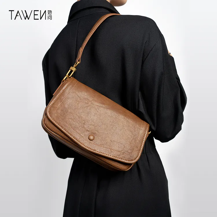 2025新款牛皮小方包女秋冬时尚腋下包百搭单肩斜挎包