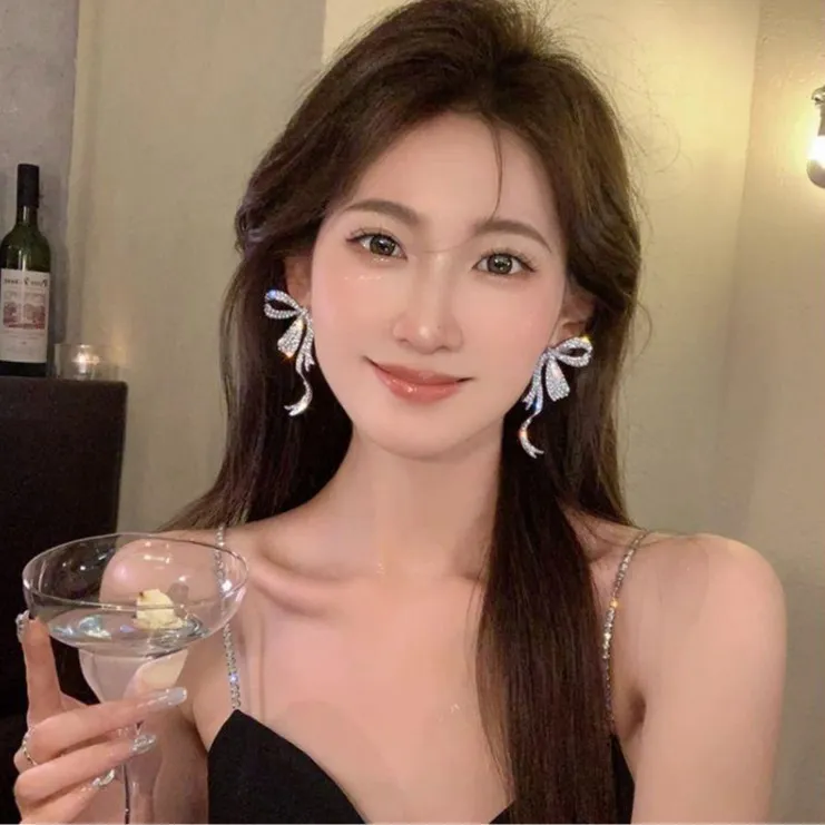 合金耳饰 巴黎【设计师】满钻飘带蝴蝶结耳钉女小众设计夸张耳饰