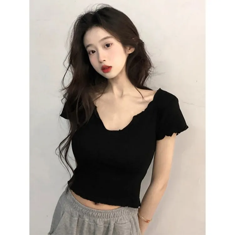 甜辣妹黑色v领木耳边短袖t恤女夏季小心机修身高腰露脐短款bm上衣